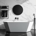 découvrez nos astuces pour créer une salle de bain noir et blanc élégante et intemporelle, alliant style moderne et simplicité pour un espace raffiné.
